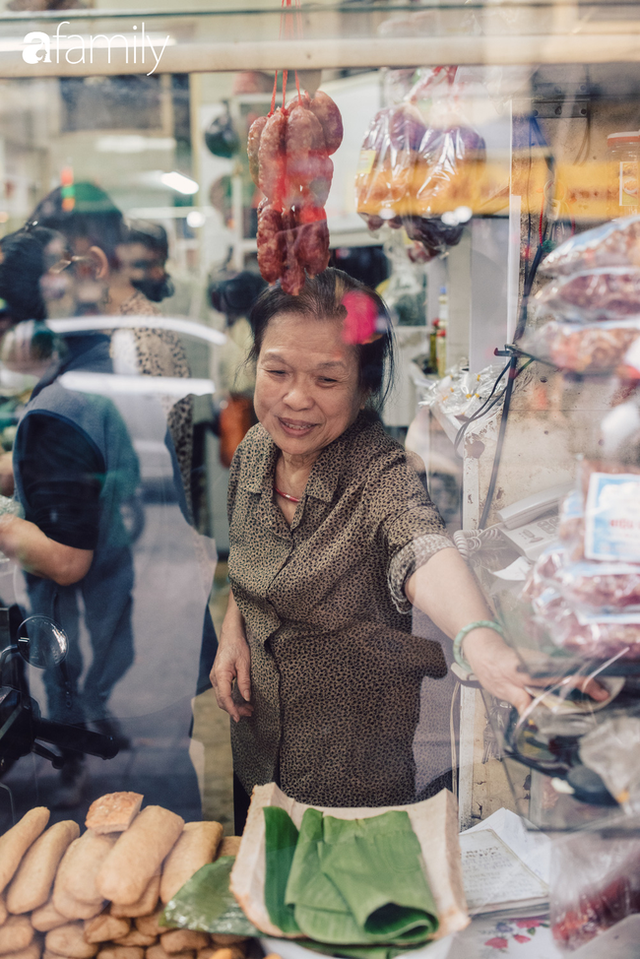 The 200-year-old sausage shop, every New Year comes, queues up like the subsidy period on Hang Bong Street and has a strange business philosophy: No need for children to follow in the business - Photo 8.