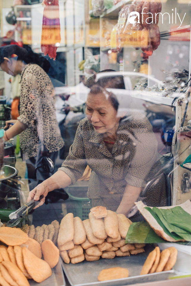 The 200-year-old sausage shop, every New Year comes, queues up like the subsidy period on Hang Bong Street and has a strange business philosophy: No need for children to follow in the business - Photo 18.